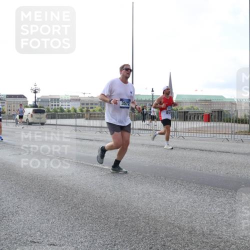 29.06.2025 - hella hamburg halbmarathon Lena Gebhardt http://msf.ph/oto/8400721 29.06.2025 10:03:16 Lombardsbrücke 12169, 3572, 1217, 1114, 1135, 1138, 1161, 1414, 1450, 1482, 1885, 2594, 2619, 2780, 2782, 2810, 3572, 3630, 4204, 4307, 4511, 4613, 4665, 4904, 5464, 6208, 6217, 6391, 6453, 6815, 6997, 7210, 7211, 7277, 7278, 7279, 7290, 7706, 7935, 8481, 8483, 8614, 9439, 9453, 10824, 11556, 11935, 12169, 12177, 12211, 12212, 12377, 12422, 12843, 12908, 13036, 13474, 13664, 13732, 13857, 13874, 13976, 14224, 15539, 16371, 17226, 18028 meine-sportfotos.de