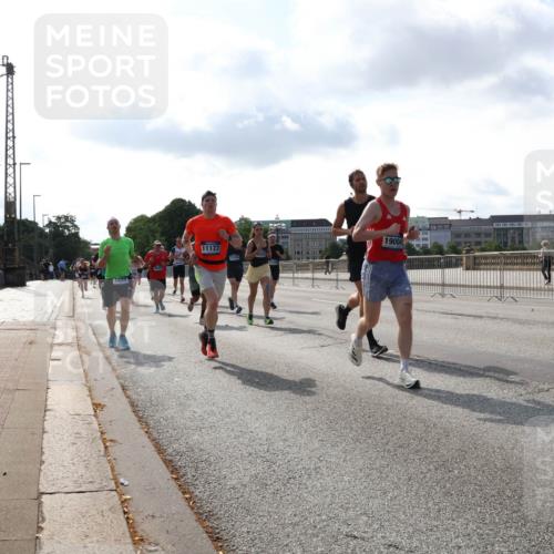 29.06.2025 - hella hamburg halbmarathon Lena Gebhardt http://msf.ph/oto/8400738 29.06.2025 09:48:57 Lombardsbrücke 11177, 19004, 11423, 1042, 1290, 1571, 1600, 1603, 2044, 2262, 2399, 2707, 2797, 3480, 3547, 4062, 4359, 4381, 5003, 5124, 5307, 5554, 5709, 5889, 6037, 6047, 6993, 7152, 7154, 7310, 7482, 7743, 7981, 8002, 8121, 8358, 8571, 9403, 9640, 9643, 10190, 10369, 10451, 10738, 10852, 10877, 11106, 11177, 11423, 11447, 12044, 12051, 12088, 12091, 12168, 12739, 13064, 13137, 13190, 13372, 13483, 13755, 13900, 13940, 14075, 14603 meine-sportfotos.de