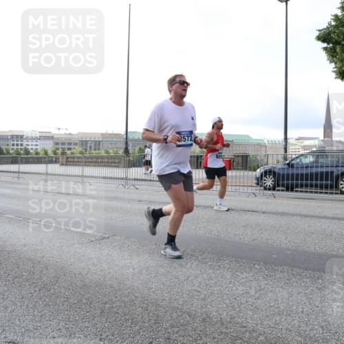 29.06.2025 - hella hamburg halbmarathon Lena Gebhardt http://msf.ph/oto/8400752 29.06.2025 10:03:16 Lombardsbrücke 1135, 1138, 3572, 1114, 1135, 1138, 1161, 1414, 1450, 1482, 1885, 2594, 2619, 2780, 2782, 2810, 3572, 3630, 4204, 4307, 4511, 4613, 4665, 4904, 5464, 6208, 6217, 6391, 6453, 6815, 6997, 7210, 7211, 7277, 7278, 7279, 7290, 7706, 7935, 8481, 8483, 8614, 9439, 9453, 10824, 11556, 11935, 12169, 12177, 12211, 12212, 12377, 12422, 12843, 12908, 13036, 13474, 13664, 13732, 13857, 13874, 13976, 14224, 15539, 16371, 17226, 18028 meine-sportfotos.de