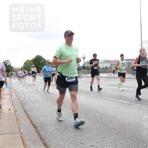 29.06.2025 - hella hamburg halbmarathon Lena Gebhardt http://msf.ph/oto/8400753 29.06.2025 10:49:58 Lombardsbrücke 17284, 5694, 80, 7366, 14545, 9015, 1040, 1041, 1487, 1511, 1805, 1888, 2212, 2466, 2668, 2862, 2997, 3701, 4090, 4870, 5076, 5552, 5694, 5749, 5751, 5997, 6191, 6680, 6694, 6830, 7305, 7339, 7366, 7679, 7721, 7722, 7755, 8065, 8254, 9015, 9162, 9605, 9940, 10060, 10403, 10617, 10683, 10704, 11030, 11631, 11716, 11760, 12079, 12124, 12388, 13127, 13128, 13309, 13381, 13744, 13764, 13846, 14144, 14505, 14545, 14692, 15626 meine-sportfotos.de