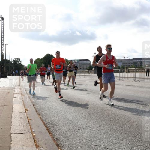 29.06.2025 - hella hamburg halbmarathon Lena Gebhardt http://msf.ph/oto/8400758 29.06.2025 09:48:58 Lombardsbrücke 1600, 11177, 13755, 9004, 1042, 1571, 1600, 1603, 2044, 2262, 2399, 2707, 2797, 3480, 3547, 4062, 4359, 4381, 5003, 5050, 5124, 5307, 5554, 5709, 5889, 6037, 6047, 6771, 6993, 7109, 7152, 7154, 7310, 7482, 7743, 7981, 8002, 8121, 8358, 8571, 9403, 9640, 9643, 10190, 10369, 10451, 10738, 10852, 10877, 11106, 11177, 11423, 11447, 12044, 12088, 12091, 12168, 12739, 13064, 13137, 13190, 13372, 13483, 13755, 13900, 13940, 14075, 14311, 14603 meine-sportfotos.de