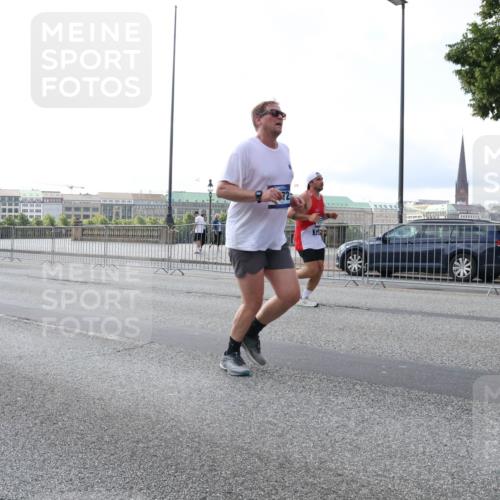 29.06.2025 - hella hamburg halbmarathon Lena Gebhardt http://msf.ph/oto/8400775 29.06.2025 10:03:17 Lombardsbrücke 1114, 1135, 1138, 1161, 1414, 1450, 1482, 1885, 2594, 2619, 2780, 2782, 2810, 3572, 3630, 4204, 4307, 4511, 4613, 4665, 4904, 5464, 6208, 6217, 6391, 6453, 6815, 6997, 7210, 7211, 7277, 7278, 7279, 7290, 7706, 7935, 8481, 8483, 8614, 9439, 9453, 10824, 11556, 11935, 12169, 12177, 12211, 12212, 12377, 12422, 12843, 12908, 13036, 13474, 13664, 13732, 13857, 13874, 13976, 14224, 15539, 16371, 17226, 18028 meine-sportfotos.de