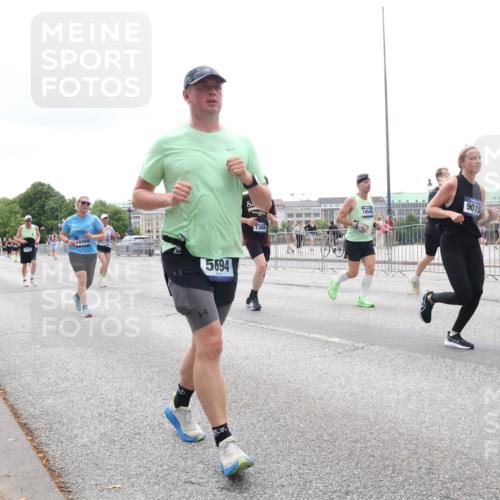 29.06.2025 - hella hamburg halbmarathon Lena Gebhardt http://msf.ph/oto/8400791 29.06.2025 10:49:59 Lombardsbrücke 34, 18404, 5694, 7366, 14545, 9015, 1040, 1041, 1487, 1511, 1805, 1888, 2212, 2466, 2668, 2862, 2997, 3701, 3710, 3805, 4090, 4168, 4870, 5076, 5552, 5694, 5749, 5751, 5997, 6680, 6694, 6830, 7305, 7339, 7366, 7679, 7721, 7722, 7755, 8065, 8254, 9015, 9162, 9605, 9940, 10060, 10286, 10403, 10617, 10683, 10704, 11030, 11631, 11716, 11760, 12079, 12124, 12388, 13127, 13128, 13309, 13381, 13744, 13764, 13846, 14144, 14505, 14545, 14692, 15626 meine-sportfotos.de