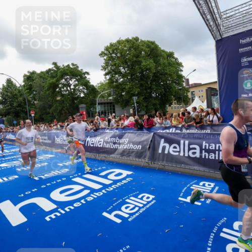 29.06.2025 - hella hamburg halbmarathon Zöllner http://msf.ph/oto/8400869 29.06.2025 10:37:19 Ziel 4860, 5003, 10190, 11423, 12900, 13972, 14459, 15178, 17137, 17726 meine-sportfotos.de