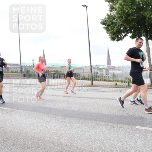 29.06.2025 - hella hamburg halbmarathon Lena Gebhardt http://msf.ph/oto/8400872 29.06.2025 10:58:06 Lombardsbrücke 1336, 644, 11353, 87, 1001, 1123, 1242, 1248, 1265, 1388, 1845, 2015, 2043, 2169, 2273, 2275, 2451, 2567, 2900, 3191, 3540, 3644, 3936, 3954, 4059, 4117, 4429, 4521, 4830, 5104, 5632, 5676, 5782, 6316, 6337, 6825, 6916, 7172, 7193, 7262, 7556, 7617, 7664, 7783, 7977, 7990, 8076, 8159, 8439, 8440, 8441, 8442, 8474, 8512, 8713, 8773, 8888, 9059, 9123, 9180, 9233, 9239, 9318, 9319, 9394, 9398, 9436, 9481, 9613, 9636, 9832 meine-sportfotos.de