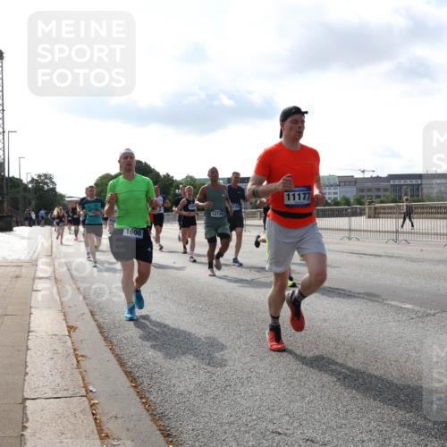 29.06.2025 - hella hamburg halbmarathon Lena Gebhardt http://msf.ph/oto/8400880 29.06.2025 09:48:59 Lombardsbrücke 1202, 1600, 12739, 11177, 1042, 1571, 1600, 1603, 2044, 2262, 2399, 2707, 2797, 3480, 3547, 4062, 4359, 4381, 5003, 5050, 5124, 5307, 5554, 5709, 5889, 6037, 6047, 6771, 6993, 7109, 7152, 7154, 7310, 7482, 7743, 7981, 8002, 8121, 8358, 8571, 9403, 9640, 9643, 10190, 10369, 10451, 10738, 10852, 10877, 11106, 11177, 11423, 11447, 12044, 12088, 12091, 12168, 12739, 13064, 13137, 13158, 13190, 13372, 13755, 13900, 13940, 14075, 14311, 14603 meine-sportfotos.de