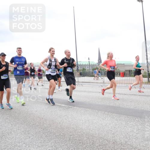 29.06.2025 - hella hamburg halbmarathon Lena Gebhardt http://msf.ph/oto/8400898 29.06.2025 10:58:06 Lombardsbrücke 6316, 13364, 11353, 9398, 31, 2015, 17956, 1001, 1123, 1242, 1248, 1265, 1388, 1845, 2015, 2043, 2169, 2273, 2275, 2451, 2567, 2900, 3191, 3540, 3644, 3936, 3954, 4059, 4117, 4429, 4521, 4830, 5104, 5632, 5676, 5782, 6316, 6337, 6825, 6916, 7172, 7193, 7262, 7556, 7617, 7664, 7783, 7977, 7990, 8076, 8159, 8439, 8440, 8441, 8442, 8474, 8512, 8713, 8773, 8888, 9059, 9123, 9180, 9233, 9239, 9318, 9319, 9394, 9398, 9436, 9481, 9613, 9636, 9832 meine-sportfotos.de