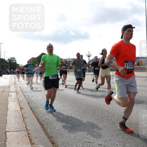29.06.2025 - hella hamburg halbmarathon Lena Gebhardt http://msf.ph/oto/8400907 29.06.2025 09:48:59 Lombardsbrücke 1600, 12739, 12168, 11177, 1042, 1571, 1600, 1603, 2044, 2262, 2399, 2707, 2797, 3480, 3547, 4062, 4359, 4381, 5003, 5050, 5124, 5307, 5554, 5709, 5889, 6037, 6047, 6771, 6993, 7109, 7152, 7154, 7310, 7482, 7743, 7981, 8002, 8121, 8358, 8571, 9403, 9640, 9643, 10190, 10369, 10451, 10738, 10852, 10877, 11106, 11177, 11423, 11447, 12044, 12088, 12091, 12168, 12739, 13064, 13137, 13158, 13190, 13372, 13755, 13900, 13940, 14075, 14311, 14603 meine-sportfotos.de