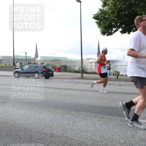 29.06.2025 - hella hamburg halbmarathon Lena Gebhardt http://msf.ph/oto/8400909 29.06.2025 10:03:17 Lombardsbrücke 1114, 1135, 1138, 1161, 1414, 1450, 1482, 1885, 2594, 2619, 2780, 2782, 2810, 3572, 3630, 4204, 4307, 4511, 4613, 4665, 4904, 5464, 6208, 6217, 6391, 6453, 6815, 6997, 7210, 7211, 7277, 7278, 7279, 7290, 7706, 7935, 8481, 8483, 8614, 9439, 9453, 10824, 11556, 11935, 12169, 12177, 12211, 12212, 12377, 12422, 12843, 12908, 13036, 13474, 13664, 13732, 13857, 13874, 13976, 14224, 15539, 16371, 17226, 18028 meine-sportfotos.de