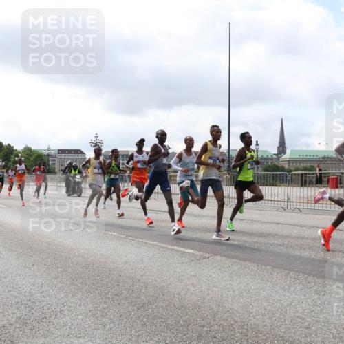 29.06.2025 - hella hamburg halbmarathon Lena Gebhardt http://msf.ph/oto/8400921 29.06.2025 09:31:10 Lombardsbrücke  meine-sportfotos.de