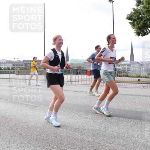 29.06.2025 - hella hamburg halbmarathon Lena Gebhardt http://msf.ph/oto/8400953 29.06.2025 10:23:47 Lombardsbrücke 2125, 130, 1048, 1304, 1362, 1444, 1545, 2125, 2489, 3013, 4122, 4391, 4597, 4646, 4728, 4990, 5039, 5055, 5160, 5258, 5260, 5358, 5406, 5661, 5954, 6747, 7013, 7029, 7426, 7820, 8031, 8141, 8149, 8181, 8502, 8676, 8717, 9217, 9603, 9715, 10649, 11044, 11300, 11347, 11415, 11454, 11793, 11798, 11879, 12874, 13149, 14265, 14510, 14512, 14521, 14821, 15709, 15739, 15853, 16185, 16251, 17199 meine-sportfotos.de
