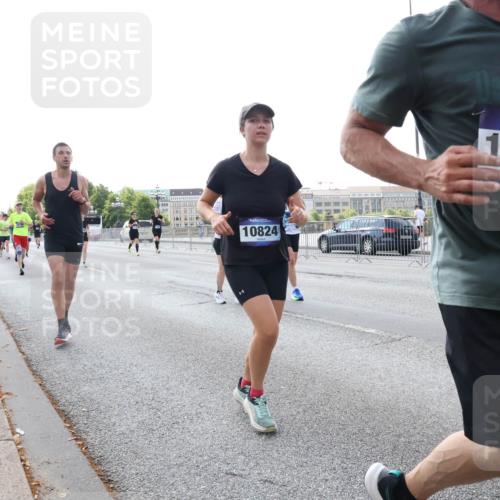 29.06.2025 - hella hamburg halbmarathon Lena Gebhardt http://msf.ph/oto/8401017 29.06.2025 10:03:18 Lombardsbrücke 10824, 12169, 1114, 1135, 1138, 1161, 1414, 1450, 1482, 1885, 2594, 2619, 2780, 2782, 2810, 3572, 4204, 4307, 4511, 4613, 4665, 4904, 5384, 5464, 6208, 6217, 6391, 6453, 6815, 6997, 7210, 7211, 7277, 7278, 7279, 7290, 7706, 7935, 8481, 8483, 8614, 9439, 9453, 10824, 11556, 11935, 12169, 12177, 12211, 12212, 12377, 12422, 12843, 12908, 13036, 13474, 13664, 13732, 13857, 13874, 13976, 14224, 15539, 16371, 17226, 18028 meine-sportfotos.de