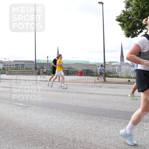 29.06.2025 - hella hamburg halbmarathon Lena Gebhardt http://msf.ph/oto/8401071 29.06.2025 10:23:48 Lombardsbrücke 2125, 1048, 1304, 1362, 1444, 1545, 2125, 2489, 3013, 4122, 4391, 4597, 4646, 4728, 4990, 5039, 5055, 5160, 5258, 5260, 5358, 5406, 5661, 5954, 6747, 7013, 7029, 7426, 7820, 8031, 8141, 8149, 8181, 8502, 8676, 8717, 9217, 9603, 9715, 10649, 11044, 11300, 11347, 11415, 11454, 11793, 11879, 12874, 13149, 14265, 14510, 14512, 14521, 15709, 15739, 15853, 16185, 16251, 17199 meine-sportfotos.de
