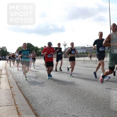 29.06.2025 - hella hamburg halbmarathon Lena Gebhardt http://msf.ph/oto/8401093 29.06.2025 09:49:00 Lombardsbrücke 13755, 1743, 10877, 12091, 12739, 216, 9640, 1042, 1571, 1600, 1603, 2044, 2262, 2399, 2707, 2797, 3480, 3547, 4062, 4359, 4381, 5003, 5050, 5124, 5307, 5554, 5889, 6037, 6047, 6771, 6993, 7109, 7152, 7154, 7310, 7482, 7743, 7981, 8002, 8121, 8358, 8571, 9403, 9640, 9643, 10190, 10369, 10451, 10738, 10877, 11106, 11177, 11423, 11447, 11952, 12044, 12088, 12091, 12168, 12739, 13064, 13137, 13158, 13190, 13372, 13755, 13900, 13940, 14075, 14311, 14603 meine-sportfotos.de