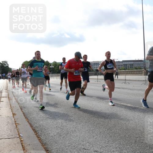 29.06.2025 - hella hamburg halbmarathon Lena Gebhardt http://msf.ph/oto/8401129 29.06.2025 09:49:00 Lombardsbrücke 12091, 9640, 10877, 13755, 1042, 1571, 1600, 1603, 2044, 2262, 2399, 2707, 2797, 3480, 3547, 4062, 4359, 4381, 5003, 5050, 5124, 5307, 5554, 5889, 6037, 6047, 6771, 6993, 7109, 7152, 7154, 7310, 7482, 7743, 7981, 8002, 8121, 8358, 8571, 9403, 9640, 9643, 10190, 10369, 10451, 10738, 10877, 11106, 11177, 11423, 11447, 11952, 12044, 12088, 12091, 12168, 12739, 13064, 13137, 13158, 13190, 13372, 13755, 13900, 13940, 14075, 14311, 14603 meine-sportfotos.de