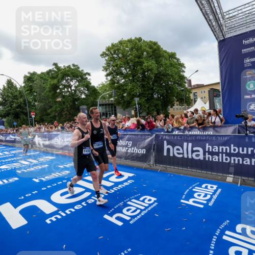 29.06.2025 - hella hamburg halbmarathon Zöllner http://msf.ph/oto/8401135 29.06.2025 10:37:28 Ziel 2767, 6047, 9017, 12739, 13372, 13854, 14387, 14459, 15888, 17306, 18159, 18723, 18824 meine-sportfotos.de