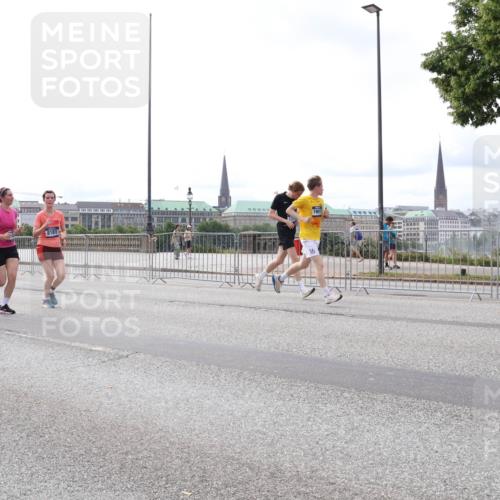 29.06.2025 - hella hamburg halbmarathon Lena Gebhardt http://msf.ph/oto/8401139 29.06.2025 10:23:49 Lombardsbrücke 1179, 5160, 8181, 16, 1048, 1304, 1444, 1545, 2125, 2489, 3013, 3185, 4122, 4391, 4597, 4646, 4990, 5039, 5055, 5160, 5258, 5260, 5358, 5406, 5661, 5954, 6747, 7013, 7029, 7426, 7820, 8031, 8141, 8149, 8181, 8502, 8676, 8717, 9217, 9603, 9715, 10649, 11044, 11300, 11347, 11415, 11454, 11793, 11879, 12874, 13149, 14265, 14510, 14512, 14521, 15709, 15739, 15853, 16185, 16251, 17199 meine-sportfotos.de