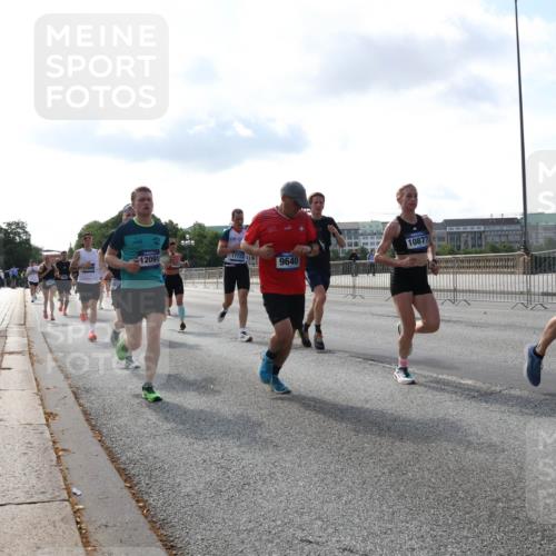 29.06.2025 - hella hamburg halbmarathon Lena Gebhardt http://msf.ph/oto/8401158 29.06.2025 09:49:00 Lombardsbrücke 12091, 1772311, 9640, 10877, 13755, 1042, 1571, 1600, 1603, 2044, 2262, 2399, 2707, 2797, 3480, 3547, 4062, 4359, 4381, 5003, 5050, 5124, 5307, 5554, 5889, 6037, 6047, 6771, 6993, 7109, 7152, 7154, 7310, 7482, 7743, 7981, 8002, 8121, 8358, 8571, 9403, 9640, 9643, 10190, 10369, 10451, 10738, 10877, 11106, 11177, 11423, 11447, 11952, 12044, 12088, 12091, 12168, 12739, 13064, 13137, 13158, 13190, 13372, 13755, 13900, 13940, 14075, 14311, 14603 meine-sportfotos.de