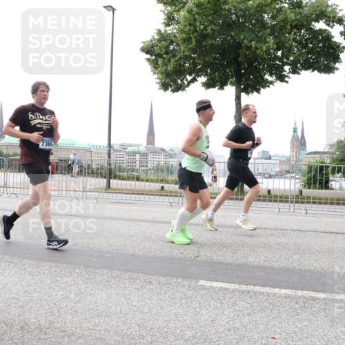 29.06.2025 - hella hamburg halbmarathon Lena Gebhardt http://msf.ph/oto/8401194 29.06.2025 10:50:00 Lombardsbrücke 7366, 1040, 1041, 1487, 1511, 1805, 1888, 2212, 2466, 2862, 2997, 3701, 3710, 3805, 4090, 4168, 4870, 5076, 5552, 5694, 5749, 5751, 5997, 6680, 6694, 6830, 7305, 7339, 7366, 7679, 7721, 7722, 7755, 8065, 8254, 9015, 9162, 9605, 9940, 10060, 10286, 10403, 10617, 10683, 10704, 11030, 11426, 11716, 11760, 12079, 12124, 12388, 13127, 13128, 13309, 13381, 13744, 13764, 13846, 14144, 14505, 14545, 14692, 14940, 15626 meine-sportfotos.de