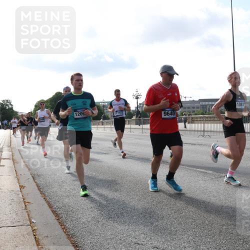 29.06.2025 - hella hamburg halbmarathon Lena Gebhardt http://msf.ph/oto/8401221 29.06.2025 09:49:01 Lombardsbrücke 1209, 17723, 9640, 1087, 1042, 1571, 1600, 1603, 2044, 2262, 2399, 2707, 2797, 3480, 3547, 4062, 4359, 4381, 5003, 5050, 5124, 5307, 5889, 6037, 6047, 6149, 6771, 6993, 7109, 7152, 7154, 7310, 7482, 7743, 7981, 8002, 8121, 8358, 8571, 9640, 9643, 10190, 10369, 10451, 10738, 10877, 11106, 11177, 11423, 11447, 11952, 12044, 12088, 12091, 12168, 12739, 13064, 13137, 13158, 13190, 13372, 13755, 13900, 13940, 14075, 14311, 14603 meine-sportfotos.de