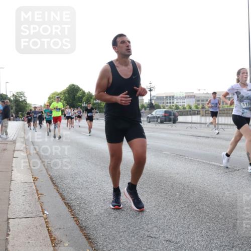 29.06.2025 - hella hamburg halbmarathon Lena Gebhardt http://msf.ph/oto/8401245 29.06.2025 10:03:19 Lombardsbrücke 1135, 1138, 1114, 1135, 1138, 1161, 1414, 1450, 1482, 1885, 2594, 2619, 2683, 2780, 2782, 2810, 3572, 4204, 4307, 4511, 4613, 4665, 4904, 5384, 5464, 6208, 6217, 6391, 6453, 6815, 6997, 7210, 7211, 7277, 7278, 7279, 7290, 7706, 7935, 8481, 8483, 8614, 9439, 9453, 10824, 11556, 11935, 12169, 12177, 12211, 12212, 12377, 12422, 12843, 12908, 13036, 13474, 13664, 13732, 13857, 13874, 13976, 14224, 15539, 16371, 17226, 18028 meine-sportfotos.de