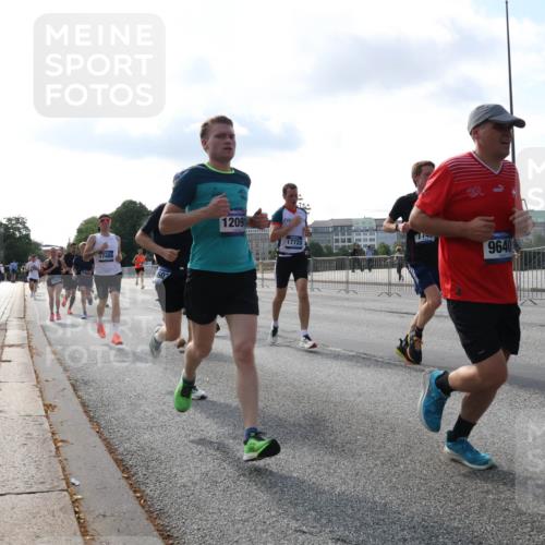29.06.2025 - hella hamburg halbmarathon Lena Gebhardt http://msf.ph/oto/8401249 29.06.2025 09:49:01 Lombardsbrücke 17489, 602, 12091, 17723, 9640, 10877, 1042, 1571, 1600, 1603, 2044, 2262, 2399, 2707, 2797, 3480, 3547, 4062, 4359, 4381, 5003, 5050, 5124, 5307, 5889, 6037, 6047, 6149, 6771, 6993, 7109, 7152, 7154, 7310, 7482, 7743, 7981, 8002, 8121, 8358, 8571, 9640, 9643, 10190, 10369, 10451, 10738, 10877, 11106, 11177, 11423, 11447, 11952, 12044, 12088, 12091, 12168, 12739, 13064, 13137, 13158, 13190, 13372, 13755, 13900, 13940, 14075, 14311, 14603 meine-sportfotos.de