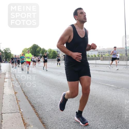 29.06.2025 - hella hamburg halbmarathon Lena Gebhardt http://msf.ph/oto/8401277 29.06.2025 10:03:19 Lombardsbrücke 1135, 1114, 1135, 1138, 1161, 1414, 1450, 1482, 1885, 2594, 2619, 2683, 2780, 2782, 2810, 3572, 4204, 4307, 4511, 4613, 4665, 4904, 5384, 5464, 6208, 6217, 6391, 6453, 6815, 6997, 7210, 7211, 7277, 7278, 7279, 7290, 7706, 7935, 8481, 8483, 8614, 9439, 9453, 10824, 11556, 11935, 12169, 12177, 12211, 12212, 12377, 12422, 12843, 12908, 13036, 13474, 13664, 13732, 13857, 13874, 13976, 14224, 15539, 16371, 17226, 18028 meine-sportfotos.de