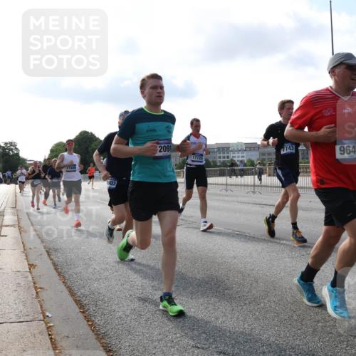 29.06.2025 - hella hamburg halbmarathon Lena Gebhardt http://msf.ph/oto/8401278 29.06.2025 09:49:01 Lombardsbrücke 17489, 603, 2091, 17723, 7743, 9640, 1042, 1571, 1600, 1603, 2044, 2262, 2399, 2707, 2797, 3480, 3547, 4062, 4359, 4381, 5003, 5050, 5124, 5307, 5889, 6037, 6047, 6149, 6771, 6993, 7109, 7152, 7154, 7310, 7482, 7743, 7981, 8002, 8121, 8358, 8571, 9640, 9643, 10190, 10369, 10451, 10738, 10877, 11106, 11177, 11423, 11447, 11952, 12044, 12088, 12091, 12168, 12739, 13064, 13137, 13158, 13190, 13372, 13755, 13900, 13940, 14075, 14311, 14603 meine-sportfotos.de