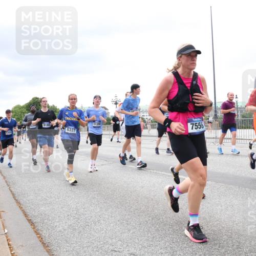 29.06.2025 - hella hamburg halbmarathon Lena Gebhardt http://msf.ph/oto/8401331 29.06.2025 10:58:09 Lombardsbrücke 1335, 9180, 11392, 13553, 6337, 10737, 7556, 9436, 1001, 1123, 1248, 1388, 1845, 2015, 2043, 2169, 2273, 2275, 2451, 2567, 2900, 3191, 3540, 3644, 3868, 3936, 4059, 4117, 4429, 4521, 5104, 5159, 5655, 5676, 5782, 5988, 6316, 6337, 6825, 6916, 7172, 7193, 7262, 7556, 7617, 7664, 7783, 7977, 7990, 8076, 8159, 8439, 8440, 8441, 8442, 8474, 8512, 8713, 8773, 8888, 9059, 9123, 9180, 9239, 9319, 9394, 9398, 9436, 9481, 9613, 9636, 9832, 10498 meine-sportfotos.de