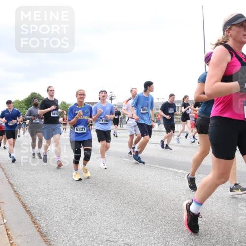 29.06.2025 - hella hamburg halbmarathon Lena Gebhardt http://msf.ph/oto/8401361 29.06.2025 10:58:09 Lombardsbrücke 9180, 10737, 13804, 13358, 1355, 11392, 6337, 755, 1126, 1001, 1123, 1248, 1388, 1845, 2015, 2043, 2169, 2273, 2275, 2451, 2567, 2900, 3191, 3540, 3644, 3868, 3936, 4059, 4117, 4429, 4521, 5104, 5159, 5655, 5676, 5782, 5988, 6316, 6337, 6825, 6916, 7172, 7193, 7262, 7556, 7617, 7664, 7783, 7977, 7990, 8076, 8159, 8439, 8440, 8441, 8442, 8474, 8512, 8713, 8773, 8888, 9059, 9123, 9180, 9239, 9319, 9394, 9398, 9436, 9481, 9613, 9636, 9832, 10498 meine-sportfotos.de
