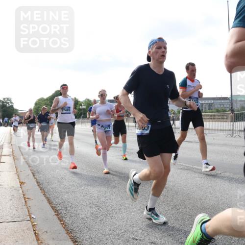 29.06.2025 - hella hamburg halbmarathon Lena Gebhardt http://msf.ph/oto/8401370 29.06.2025 09:49:02 Lombardsbrücke 14073, 16280, 17489, 707, 14603, 1042, 1571, 1600, 1603, 2044, 2262, 2399, 2707, 2797, 3116, 3480, 3547, 4062, 4359, 4381, 5003, 5050, 5124, 5307, 5889, 6037, 6047, 6149, 6771, 6993, 7109, 7152, 7154, 7310, 7482, 7743, 7981, 8002, 8121, 8358, 8571, 9640, 9643, 10190, 10369, 10451, 10738, 10877, 11106, 11177, 11423, 11447, 11952, 12044, 12088, 12091, 12168, 12739, 13064, 13137, 13158, 13190, 13372, 13755, 13900, 13940, 14075, 14311, 14603 meine-sportfotos.de