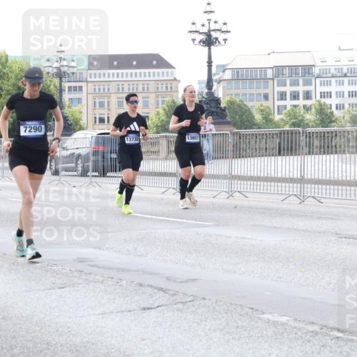 29.06.2025 - hella hamburg halbmarathon Lena Gebhardt http://msf.ph/oto/8401409 29.06.2025 10:03:20 Lombardsbrücke 7290, 12212, 13732, 13857, 1114, 1135, 1138, 1161, 1414, 1450, 1482, 1885, 2594, 2619, 2683, 2780, 2782, 2810, 3572, 4204, 4307, 4511, 4613, 4665, 4904, 5384, 5464, 6208, 6217, 6391, 6453, 6997, 7210, 7211, 7277, 7278, 7279, 7290, 7706, 7935, 8481, 8483, 8614, 9439, 9453, 10824, 11556, 11935, 12169, 12177, 12211, 12212, 12377, 12422, 12843, 12908, 13036, 13474, 13664, 13732, 13793, 13857, 13874, 13976, 14224, 15539, 15643, 16371, 17226, 17550, 18028 meine-sportfotos.de