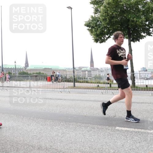 29.06.2025 - hella hamburg halbmarathon Lena Gebhardt http://msf.ph/oto/8401410 29.06.2025 10:50:01 Lombardsbrücke 18, 750, 1040, 1041, 1487, 1511, 1805, 1888, 2212, 2466, 2862, 2997, 3701, 3710, 3805, 3897, 4090, 4168, 4870, 5076, 5552, 5694, 5749, 5751, 5997, 6680, 6694, 6830, 7305, 7339, 7366, 7679, 7721, 7722, 7755, 8065, 8254, 9015, 9162, 9605, 9940, 10060, 10286, 10403, 10617, 10683, 10704, 11030, 11426, 11716, 11760, 12079, 12124, 12388, 13127, 13128, 13309, 13381, 13744, 13764, 13846, 14144, 14505, 14545, 14692, 14940, 15626 meine-sportfotos.de