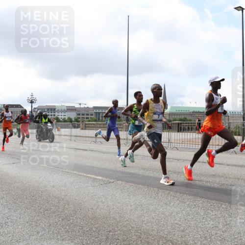 29.06.2025 - hella hamburg halbmarathon Lena Gebhardt http://msf.ph/oto/8401431 29.06.2025 09:31:11 Lombardsbrücke  meine-sportfotos.de