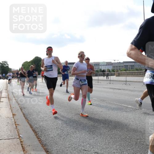 29.06.2025 - hella hamburg halbmarathon Lena Gebhardt http://msf.ph/oto/8401440 29.06.2025 09:49:02 Lombardsbrücke 1628, 7489, 2797, 4603, 1042, 1571, 1600, 1603, 2044, 2262, 2399, 2707, 2797, 3116, 3480, 3547, 4062, 4359, 4381, 5003, 5050, 5124, 5307, 5889, 6037, 6047, 6149, 6771, 6993, 7109, 7152, 7154, 7310, 7482, 7743, 7981, 8002, 8121, 8358, 8571, 9640, 9643, 10190, 10369, 10451, 10738, 10877, 11106, 11177, 11423, 11447, 11952, 12044, 12088, 12091, 12168, 12739, 13064, 13137, 13158, 13190, 13372, 13755, 13900, 13940, 14075, 14311, 14603 meine-sportfotos.de