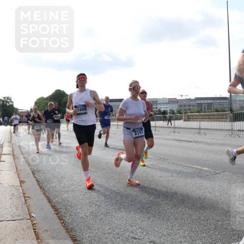 29.06.2025 - hella hamburg halbmarathon Lena Gebhardt http://msf.ph/oto/8401470 29.06.2025 09:49:02 Lombardsbrücke 14075, 7931, 7489, 17910, 2797, 177, 14603, 1042, 1571, 1600, 1603, 2044, 2262, 2399, 2707, 2797, 3116, 3480, 3547, 4062, 4359, 4381, 5003, 5050, 5124, 5307, 5889, 6037, 6047, 6149, 6771, 6993, 7109, 7152, 7154, 7310, 7482, 7743, 7981, 8002, 8121, 8358, 8571, 9640, 9643, 10190, 10369, 10451, 10738, 10877, 11106, 11177, 11423, 11447, 11952, 12044, 12088, 12091, 12168, 12739, 13064, 13137, 13158, 13190, 13372, 13755, 13900, 13940, 14075, 14311, 14603 meine-sportfotos.de