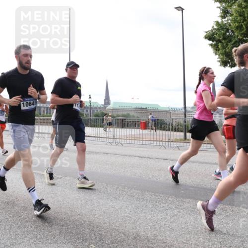 29.06.2025 - hella hamburg halbmarathon Lena Gebhardt http://msf.ph/oto/8401504 29.06.2025 10:23:51 Lombardsbrücke 9715, 8031, 10649, 1048, 1304, 1389, 1444, 1545, 2125, 2489, 3013, 3185, 4122, 4391, 4597, 4646, 4990, 5039, 5055, 5160, 5258, 5260, 5358, 5406, 5661, 5954, 6747, 7013, 7029, 7426, 7820, 8031, 8141, 8149, 8181, 8502, 8676, 8717, 9217, 9603, 9715, 10649, 11044, 11300, 11306, 11347, 11415, 11454, 11793, 11879, 12874, 13149, 14265, 14510, 14512, 14521, 15709, 15739, 15853, 16185, 16251, 17199 meine-sportfotos.de