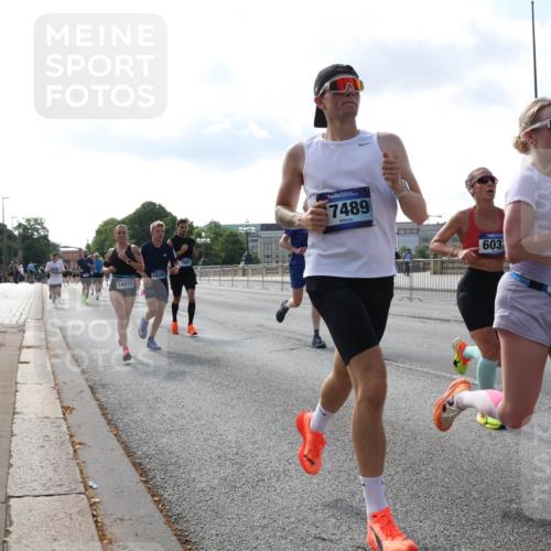 29.06.2025 - hella hamburg halbmarathon Lena Gebhardt http://msf.ph/oto/8401558 29.06.2025 09:49:03 Lombardsbrücke 14075, 16280, 7489, 603, 2797, 1042, 1571, 1600, 1603, 2044, 2262, 2399, 2707, 2745, 2797, 2849, 3116, 3480, 3547, 4062, 4359, 4381, 5003, 5050, 5124, 5307, 5889, 6037, 6047, 6149, 6771, 6993, 7109, 7152, 7154, 7310, 7482, 7743, 7981, 8002, 8121, 8358, 8571, 9640, 9643, 10190, 10369, 10451, 10738, 10877, 11106, 11177, 11423, 11447, 11952, 12044, 12088, 12091, 12168, 12739, 13064, 13137, 13158, 13190, 13372, 13755, 13900, 13940, 14075, 14311, 14603 meine-sportfotos.de