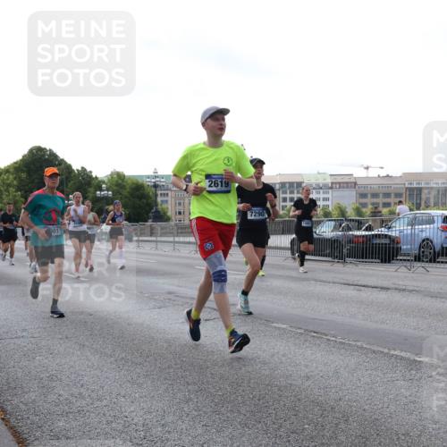 29.06.2025 - hella hamburg halbmarathon Lena Gebhardt http://msf.ph/oto/8401583 29.06.2025 10:03:22 Lombardsbrücke 01, 2619, 7290, 13857, 1114, 1135, 1138, 1161, 1414, 1450, 1482, 1885, 2594, 2619, 2683, 2759, 2780, 2782, 2810, 3572, 4204, 4307, 4511, 4613, 5384, 5464, 6208, 6217, 6391, 6453, 7210, 7211, 7277, 7278, 7279, 7290, 7706, 7935, 8614, 9439, 9453, 10389, 10824, 11556, 12169, 12177, 12211, 12212, 12377, 12422, 12843, 13036, 13474, 13664, 13732, 13793, 13857, 13874, 13976, 14224, 15539, 15643, 15859, 16371, 17226, 17550, 18028 meine-sportfotos.de