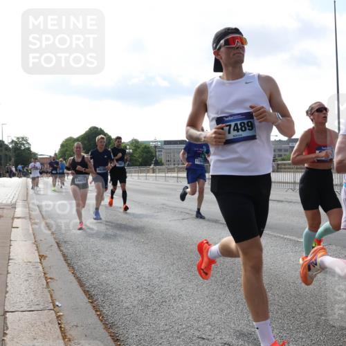29.06.2025 - hella hamburg halbmarathon Lena Gebhardt http://msf.ph/oto/8401594 29.06.2025 09:49:03 Lombardsbrücke 14075, 16280, 17916, 7489, 2797, 1042, 1571, 1600, 1603, 2044, 2262, 2399, 2707, 2745, 2797, 2849, 3116, 3480, 3547, 4062, 4359, 4381, 5003, 5050, 5124, 5307, 5889, 6037, 6047, 6149, 6771, 6993, 7109, 7152, 7154, 7310, 7482, 7743, 7981, 8002, 8121, 8358, 8571, 9640, 9643, 10190, 10369, 10451, 10738, 10877, 11106, 11177, 11423, 11447, 11952, 12044, 12088, 12091, 12168, 12739, 13064, 13137, 13158, 13190, 13372, 13755, 13900, 13940, 14075, 14311, 14603 meine-sportfotos.de