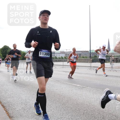 29.06.2025 - hella hamburg halbmarathon Lena Gebhardt http://msf.ph/oto/8401606 29.06.2025 10:23:51 Lombardsbrücke 8745, 11300, 14521, 1048, 1304, 1389, 1444, 1545, 2125, 2489, 3013, 3185, 4122, 4391, 4597, 4646, 4990, 5039, 5055, 5160, 5258, 5260, 5358, 5406, 5661, 5954, 6747, 7013, 7029, 7426, 7820, 8031, 8141, 8149, 8181, 8502, 8676, 8717, 9217, 9603, 9715, 10649, 11044, 11300, 11306, 11347, 11415, 11454, 11793, 11879, 12874, 13149, 14265, 14510, 14512, 14521, 15709, 15739, 15853, 16185, 16251, 17199 meine-sportfotos.de