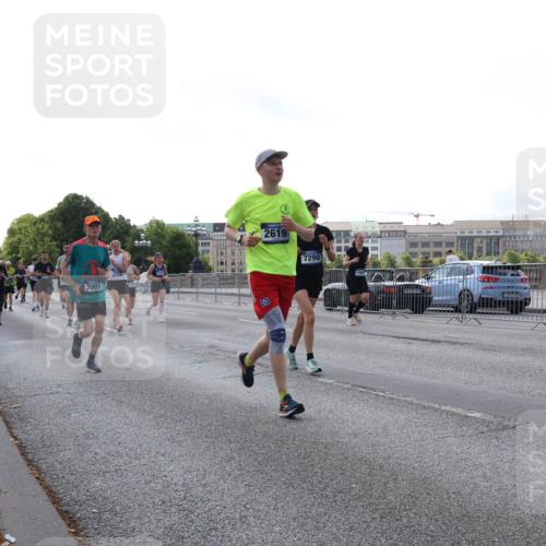 29.06.2025 - hella hamburg halbmarathon Lena Gebhardt http://msf.ph/oto/8401635 29.06.2025 10:03:22 Lombardsbrücke 3001, 2619, 7290, 1114, 1135, 1138, 1161, 1414, 1450, 1482, 1885, 2594, 2619, 2683, 2759, 2780, 2782, 2810, 3572, 4204, 4307, 4511, 4613, 5384, 5464, 6208, 6217, 6391, 6453, 7210, 7211, 7277, 7278, 7279, 7290, 7706, 7935, 8614, 9439, 9453, 10389, 10824, 11556, 12169, 12177, 12211, 12212, 12377, 12422, 12843, 13036, 13474, 13664, 13732, 13793, 13857, 13874, 13976, 14224, 15539, 15643, 15859, 16371, 17226, 17550, 18028 meine-sportfotos.de