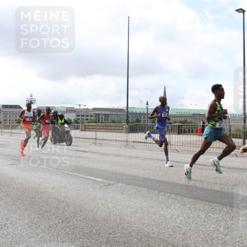 29.06.2025 - hella hamburg halbmarathon Lena Gebhardt http://msf.ph/oto/8401643 29.06.2025 09:31:11 Lombardsbrücke  meine-sportfotos.de