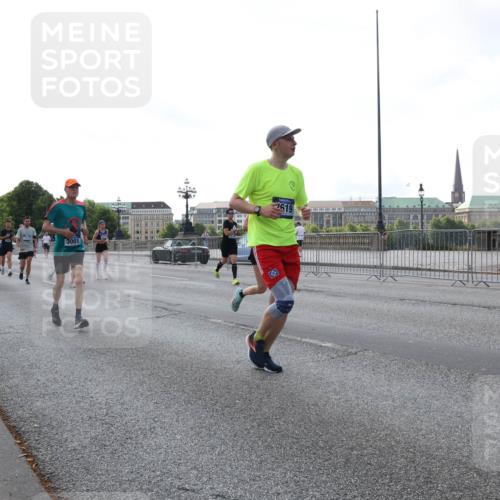 29.06.2025 - hella hamburg halbmarathon Lena Gebhardt http://msf.ph/oto/8401673 29.06.2025 10:03:22 Lombardsbrücke 3001, 619, 1114, 1135, 1138, 1161, 1414, 1450, 1482, 1885, 2594, 2619, 2683, 2759, 2780, 2782, 2810, 3572, 4204, 4307, 4511, 4613, 5384, 5464, 6208, 6217, 6391, 6453, 7210, 7211, 7277, 7278, 7279, 7290, 7706, 7935, 8614, 9439, 9453, 10389, 10824, 11556, 12169, 12177, 12211, 12212, 12377, 12422, 12843, 13036, 13474, 13664, 13732, 13793, 13857, 13874, 13976, 14224, 15539, 15643, 15859, 16371, 17226, 17550, 18028 meine-sportfotos.de