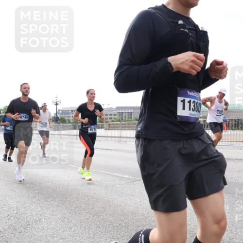 29.06.2025 - hella hamburg halbmarathon Lena Gebhardt http://msf.ph/oto/8401699 29.06.2025 10:23:52 Lombardsbrücke 17385, 8745, 4990, 9715, 11300, 14521, 1048, 1304, 1389, 1444, 1545, 2125, 2489, 3013, 3185, 3579, 4122, 4391, 4597, 4646, 4990, 4993, 5039, 5055, 5160, 5258, 5260, 5358, 5406, 5661, 5954, 6747, 7013, 7029, 7426, 8031, 8141, 8149, 8181, 8502, 8676, 8717, 9217, 9603, 9715, 10649, 11044, 11300, 11306, 11347, 11415, 11454, 11793, 11879, 12874, 13149, 14265, 14510, 14512, 14521, 15709, 15739, 15853, 16185, 16251, 17199 meine-sportfotos.de