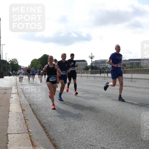 29.06.2025 - hella hamburg halbmarathon Lena Gebhardt http://msf.ph/oto/8401722 29.06.2025 09:49:04 Lombardsbrücke 14075, 16280, 1791, 1042, 1571, 1600, 1603, 2044, 2262, 2399, 2707, 2745, 2797, 2849, 3116, 3480, 3547, 4062, 4359, 4381, 5003, 5050, 5124, 5307, 5648, 5889, 6037, 6047, 6149, 6771, 6993, 7109, 7152, 7154, 7310, 7482, 7743, 7981, 8002, 8121, 8358, 8571, 9640, 9643, 10190, 10369, 10451, 10738, 10877, 11106, 11177, 11423, 11447, 11952, 12044, 12088, 12091, 12098, 12168, 12739, 13064, 13137, 13158, 13190, 13372, 13755, 13900, 13940, 14075, 14311, 14603 meine-sportfotos.de
