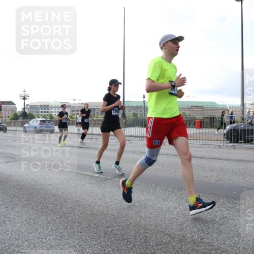 29.06.2025 - hella hamburg halbmarathon Lena Gebhardt http://msf.ph/oto/8401746 29.06.2025 10:03:23 Lombardsbrücke 3001, 7290, 1114, 1135, 1138, 1161, 1414, 1450, 1482, 1885, 2594, 2619, 2683, 2759, 2780, 2782, 2810, 3572, 4204, 4307, 4511, 4613, 5384, 5396, 5464, 6208, 6217, 6391, 6453, 7210, 7211, 7277, 7278, 7279, 7290, 7706, 7935, 8484, 8614, 9439, 9453, 10389, 10824, 11556, 12169, 12177, 12211, 12212, 12377, 12422, 12843, 13036, 13474, 13664, 13732, 13793, 13857, 13874, 13976, 15539, 15643, 15859, 16371, 17226, 17550, 18028 meine-sportfotos.de