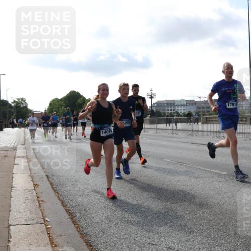 29.06.2025 - hella hamburg halbmarathon Lena Gebhardt http://msf.ph/oto/8401753 29.06.2025 09:49:04 Lombardsbrücke 14075, 280, 981, 17916, 1042, 1571, 1600, 1603, 2044, 2262, 2399, 2707, 2745, 2797, 2849, 3116, 3480, 3547, 4062, 4359, 4381, 5003, 5050, 5124, 5307, 5648, 5889, 6037, 6047, 6149, 6771, 6993, 7109, 7152, 7154, 7310, 7482, 7743, 7981, 8002, 8121, 8358, 8571, 9640, 9643, 10190, 10369, 10451, 10738, 10877, 11106, 11177, 11423, 11447, 11952, 12044, 12088, 12091, 12098, 12168, 12739, 13064, 13137, 13158, 13190, 13372, 13755, 13900, 13940, 14075, 14311, 14603 meine-sportfotos.de