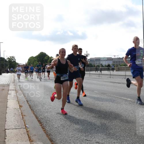 29.06.2025 - hella hamburg halbmarathon Lena Gebhardt http://msf.ph/oto/8401781 29.06.2025 09:49:04 Lombardsbrücke 810, 14075, 17916, 1042, 1571, 1600, 1603, 2044, 2262, 2399, 2707, 2745, 2797, 2849, 3116, 3480, 3547, 4062, 4359, 4381, 5003, 5050, 5124, 5307, 5648, 5889, 6037, 6047, 6149, 6771, 6993, 7109, 7152, 7154, 7310, 7482, 7743, 7981, 8002, 8121, 8358, 8571, 9640, 9643, 10190, 10369, 10451, 10738, 10877, 11106, 11177, 11423, 11447, 11952, 12044, 12088, 12091, 12098, 12168, 12739, 13064, 13137, 13158, 13190, 13372, 13755, 13900, 13940, 14075, 14311, 14603 meine-sportfotos.de