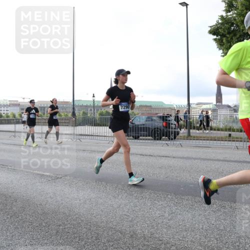 29.06.2025 - hella hamburg halbmarathon Lena Gebhardt http://msf.ph/oto/8401791 29.06.2025 10:03:23 Lombardsbrücke 21, 0075, 3001, 13732, 7290, 1114, 1135, 1138, 1161, 1414, 1450, 1482, 1885, 2594, 2619, 2683, 2759, 2780, 2782, 2810, 3572, 4204, 4307, 4511, 4613, 5384, 5396, 5464, 6208, 6217, 6391, 6453, 7210, 7211, 7277, 7278, 7279, 7290, 7706, 7935, 8484, 8614, 9439, 9453, 10389, 10824, 11556, 12169, 12177, 12211, 12212, 12377, 12422, 12843, 13036, 13474, 13664, 13732, 13793, 13857, 13874, 13976, 15539, 15643, 15859, 16371, 17226, 17550, 18028 meine-sportfotos.de